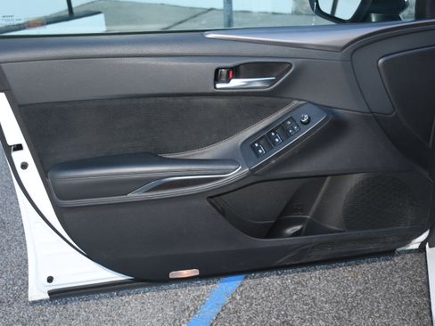 Used 2019 Toyota Avalon XSE image 10