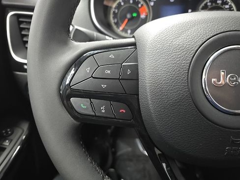 Used 2023 Jeep Cherokee Altitude Lux image 19