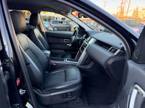 Used 2018 Land Rover Discovery Sport SE image 29