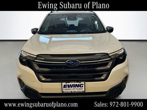 Used 2025 Subaru Forester Premium AWD/4WD image 2