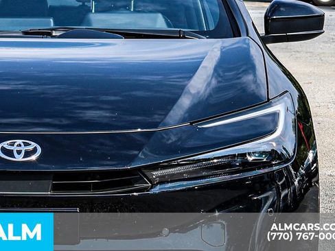 Used 2025 Toyota Prius XLE image 16