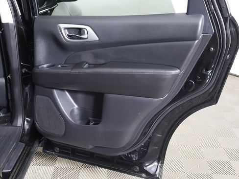 Used 2019 Nissan Pathfinder SV image 24