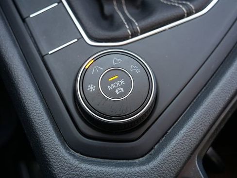 Certified 2022 Volkswagen Taos SE image 29