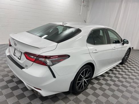 Used 2023 Toyota Camry SE image 5