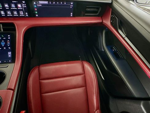 Used 2022 Porsche Taycan 4S image 23