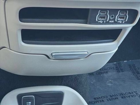 Used 2023 Chrysler Pacifica Touring-L FWD image 22