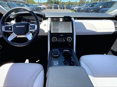 Used 2025 Land Rover Discovery S AWD/4WD image 18