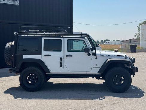 Used 2016 Jeep Wrangler Unlimited Rubicon w/ Connectivity Group AWD/4WD image 3