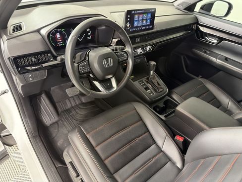 Used 2024 Honda CR-V Sport Touring image 4