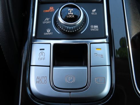 Certified 2024 Kia Telluride SX Prestige w/ Towing Package AWD/4WD image 13