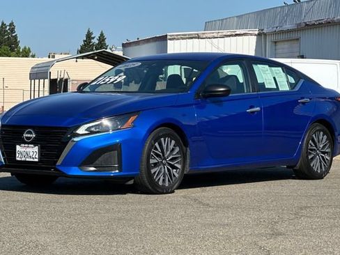 Used 2025 Nissan Altima 2.5 SV FWD image 8