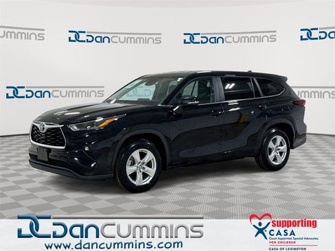 Used 2024 Toyota Highlander LE image 1
