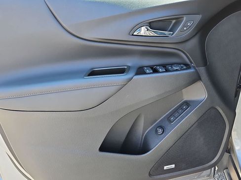 Used 2024 Chevrolet Equinox Premier FWD image 28