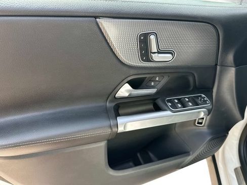 Used 2022 Mercedes-Benz GLB 250 4MATIC image 14