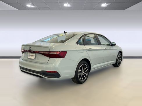 New 2026 Volkswagen Jetta SE image 9