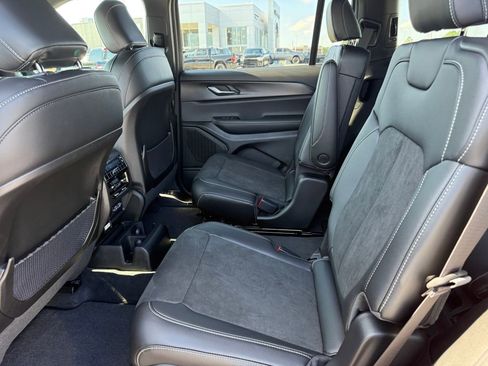 New 2025 Jeep Grand Cherokee L Altitude image 25