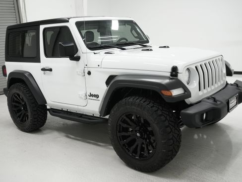 Used 2023 Jeep Wrangler Sport image 3