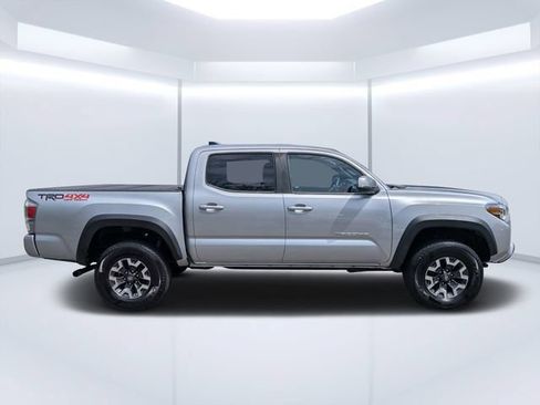 Used 2020 Toyota Tacoma TRD Off-Road w/ Technology Package AWD/4WD image 2