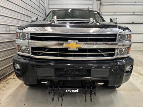 Used 2019 Chevrolet Silverado 2500 High Country w/ Duramax Plus Package AWD/4WD image 2