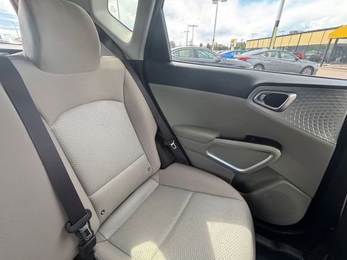 Used 2025 Kia Soul LX w/ LX Technology Package FWD image 34