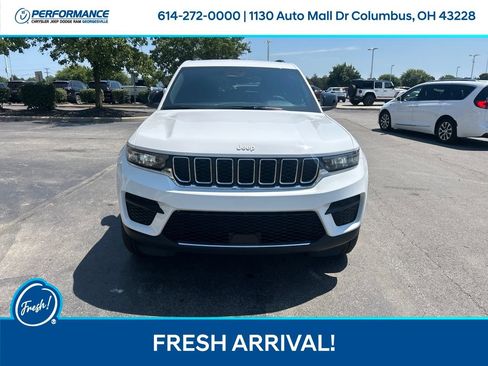 Used 2026 Jeep Grand Cherokee Laredo AWD/4WD image 9