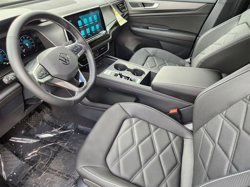 New 2025 Volkswagen Atlas Cross Sport SE image 6