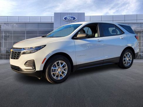 Used 2022 Chevrolet Equinox LS image 3