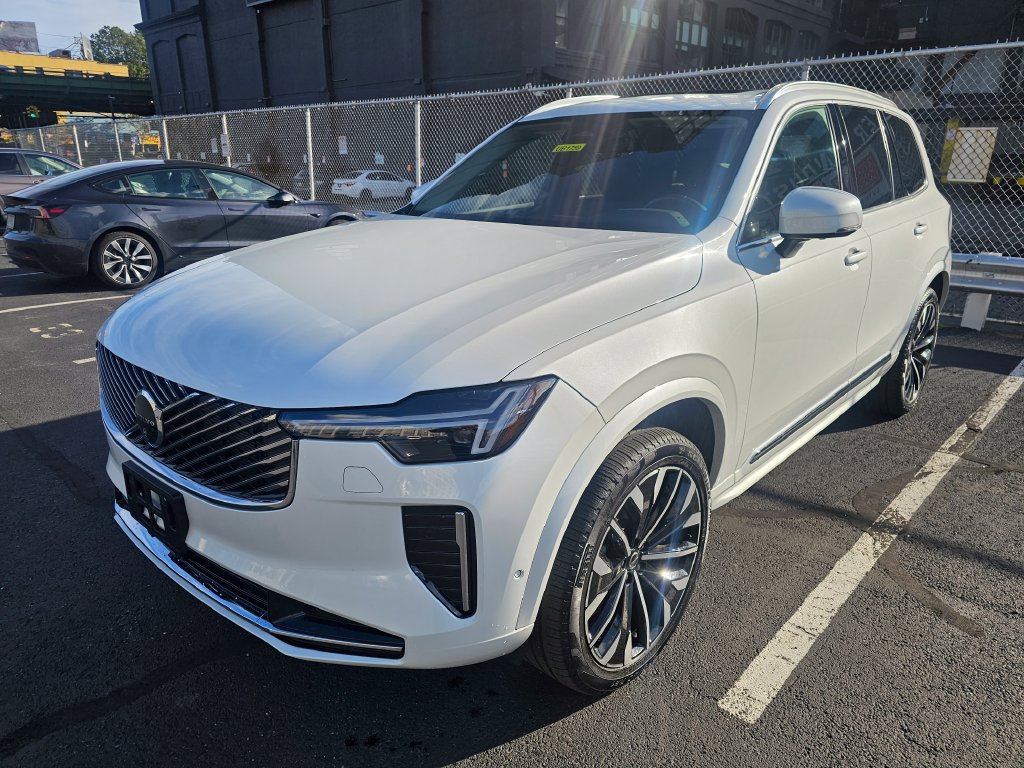 Certified 2025 Volvo XC90 B5 Plus AWD/4WD image 1