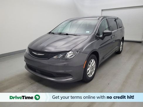 Used 2022 Chrysler Voyager LX FWD image 1