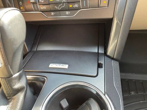 Used 2018 Ford Explorer XLT w/ Equipment Group 202A AWD/4WD image 17