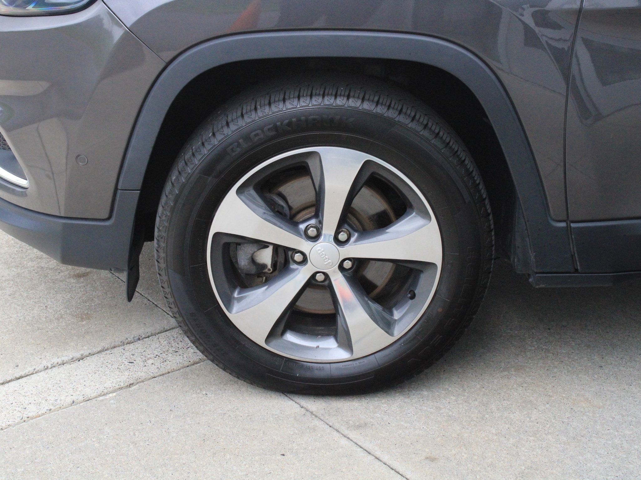 Used 2019 Jeep Cherokee Limited w/ Technology Group AWD/4WD image 38