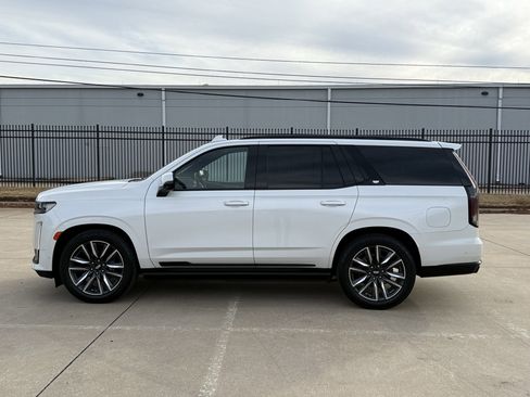 Used 2021 Cadillac Escalade Sport w/ Driver Assist Tech Package image 4