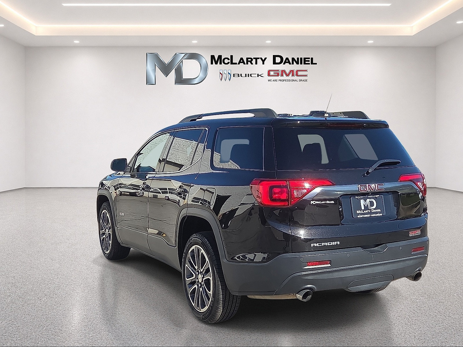Certified 2017 GMC Acadia SLT AWD/4WD image 13