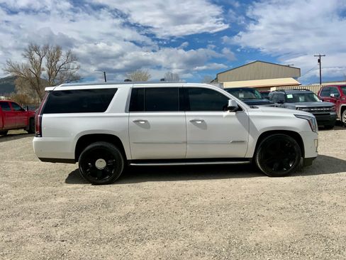 Used 2020 Cadillac Escalade ESV Luxury AWD/4WD image 6