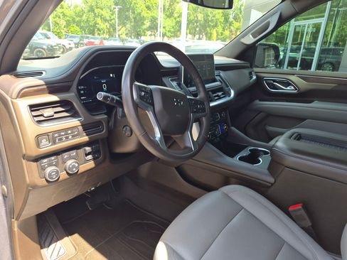 Used 2022 Chevrolet Tahoe Z71 w/ Z71 Off-Road Package AWD/4WD image 14