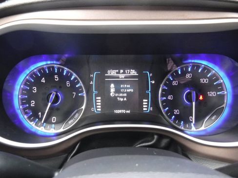 Used 2017 Chrysler Pacifica Touring-L image 21