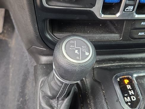 Used 2024 Jeep Wrangler Unlimited w/ Convenience Group AWD/4WD image 24