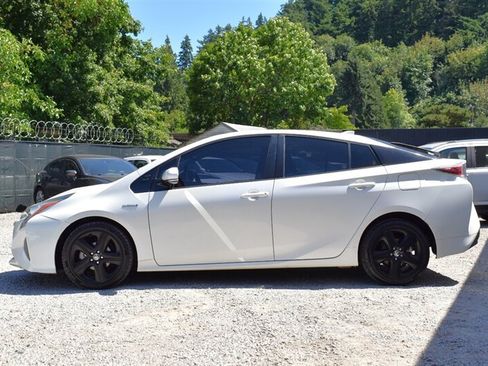 Used 2017 Toyota Prius Four w/ Advanced Technology Package FWD image 9