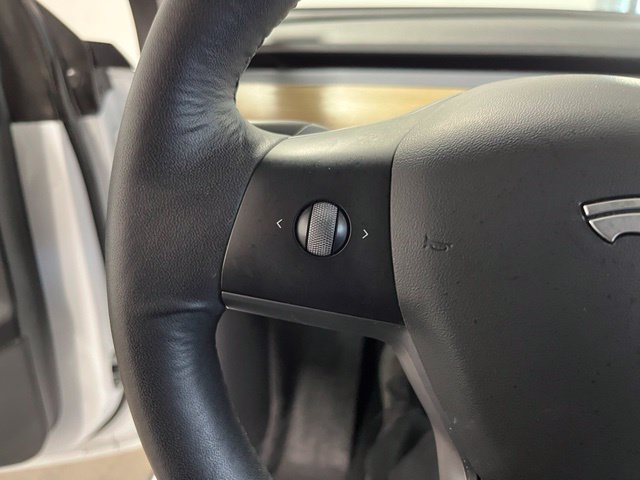 Used 2021 Tesla Model Y Long Range AWD/4WD image 25