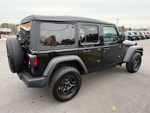 Used 2025 Jeep Wrangler Sport image 12