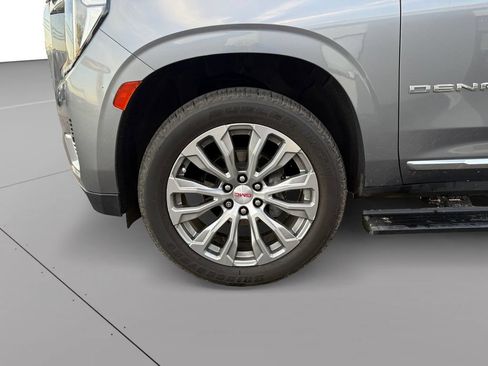 Used 2021 GMC Yukon Denali w/ Denali Premium Package AWD/4WD image 38