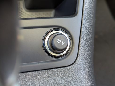 Used 2017 Volkswagen Tiguan S image 22