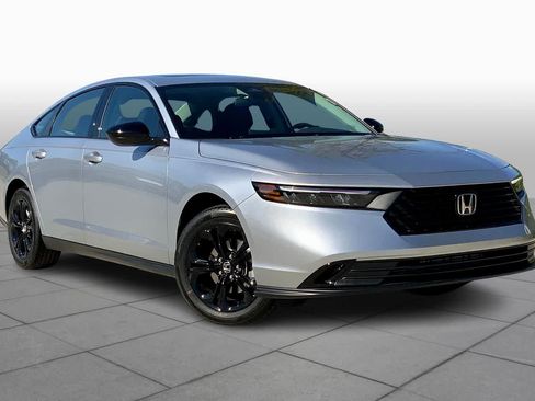 Certified 2025 Honda Accord SE image 3