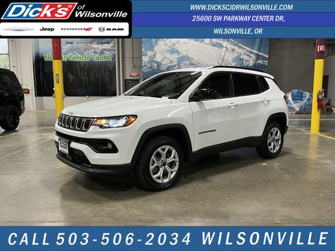 Certified 2025 Jeep Compass Latitude AWD/4WD image 1