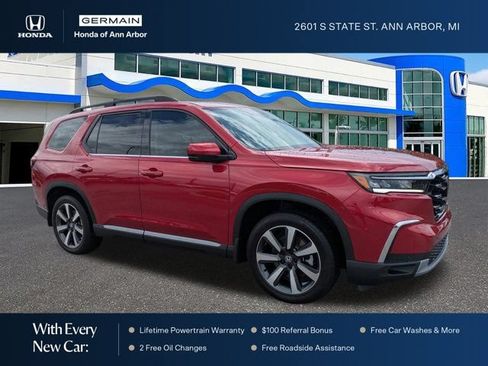 Used 2025 Honda Pilot Touring image 3