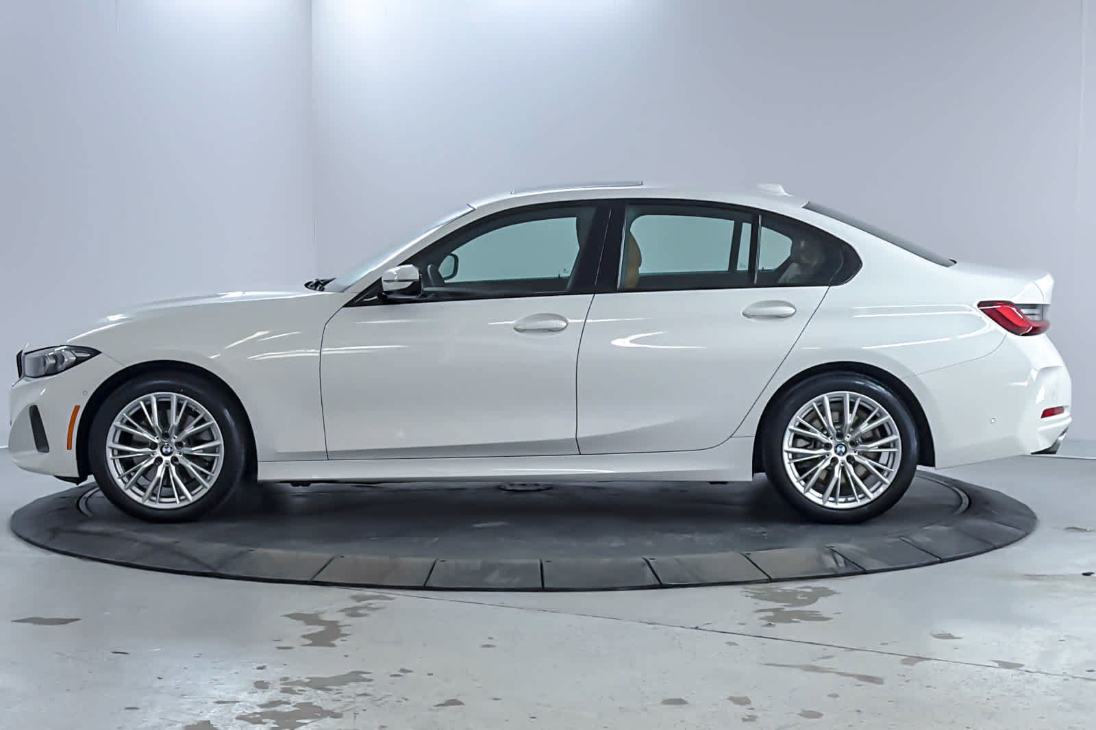 Used 2023 BMW 330i Sedan RWD image 5