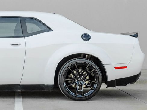 Used 2019 Dodge Challenger R/T image 18