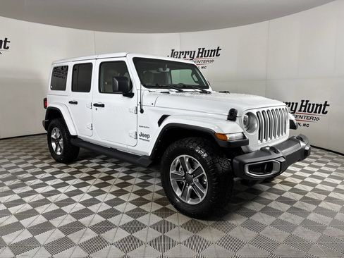 Used 2022 Jeep Wrangler Unlimited Sahara AWD/4WD image 3