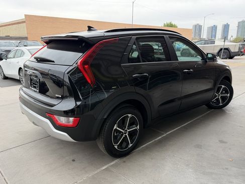 Used 2024 Kia Niro EX FWD image 4