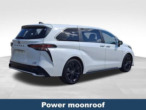 Used 2023 Toyota Sienna XSE FWD image 7